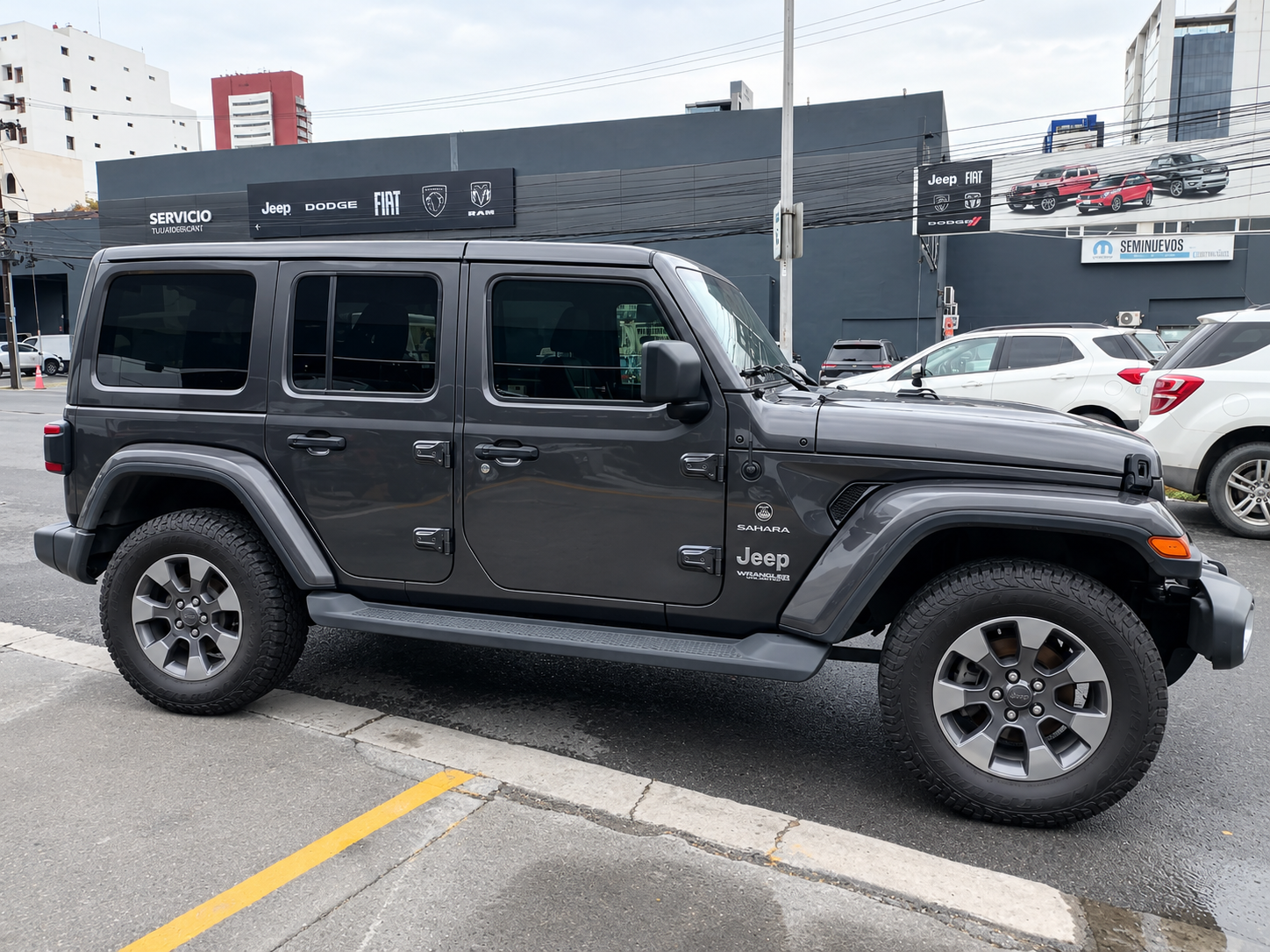 Jeep Wrangler Sahara impecable en el concesionario (1)